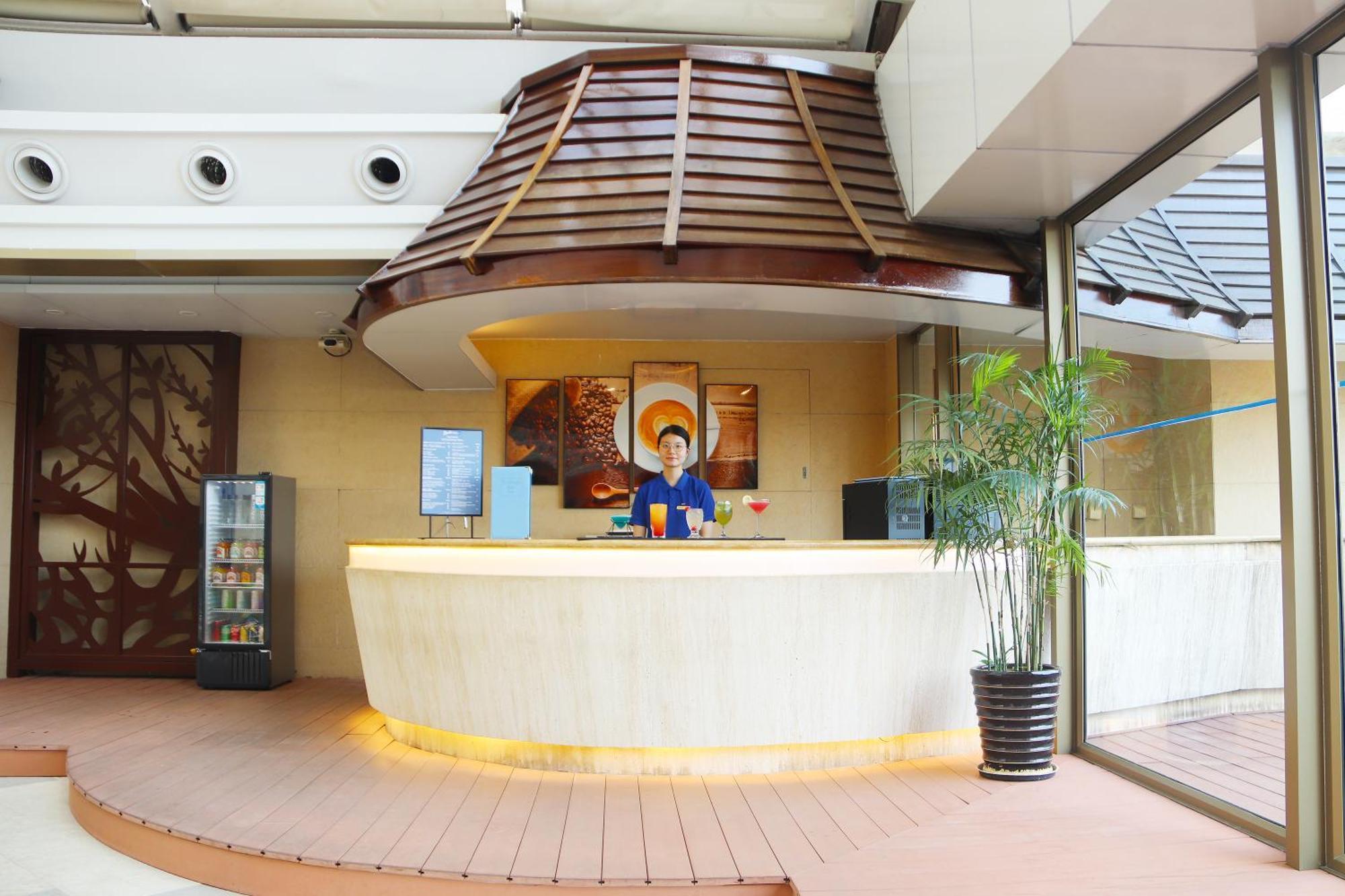 Radisson Blu New World